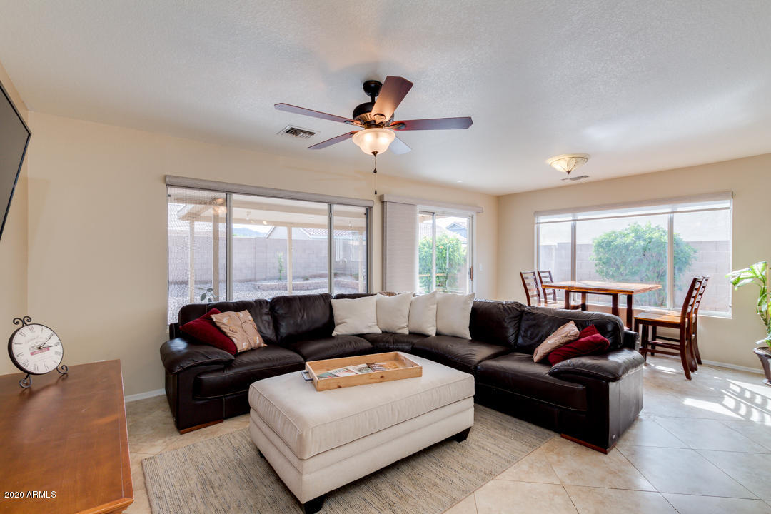 1429 East Darrel Road Phoenix, AZ 85042 - Photo 8 of 32 08-Darrel