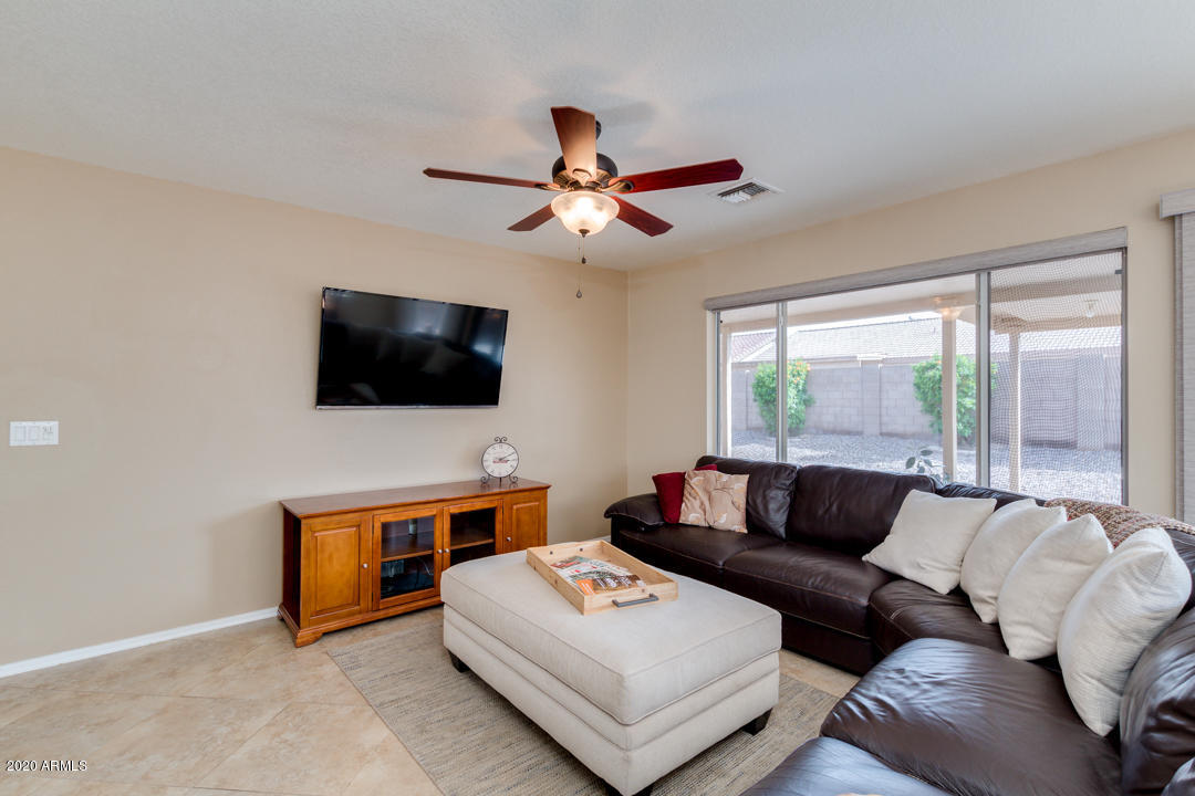1429 East Darrel Road Phoenix, AZ 85042 - Photo 9 of 32 09-Darrel