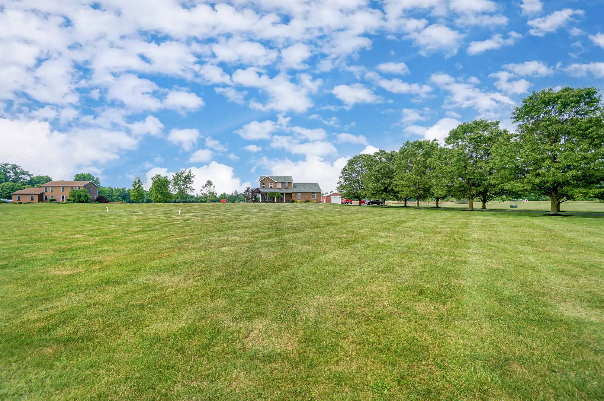 1880 Walker Road Hilliard, OH 43026 - Photo 2 of 46 Front Yard