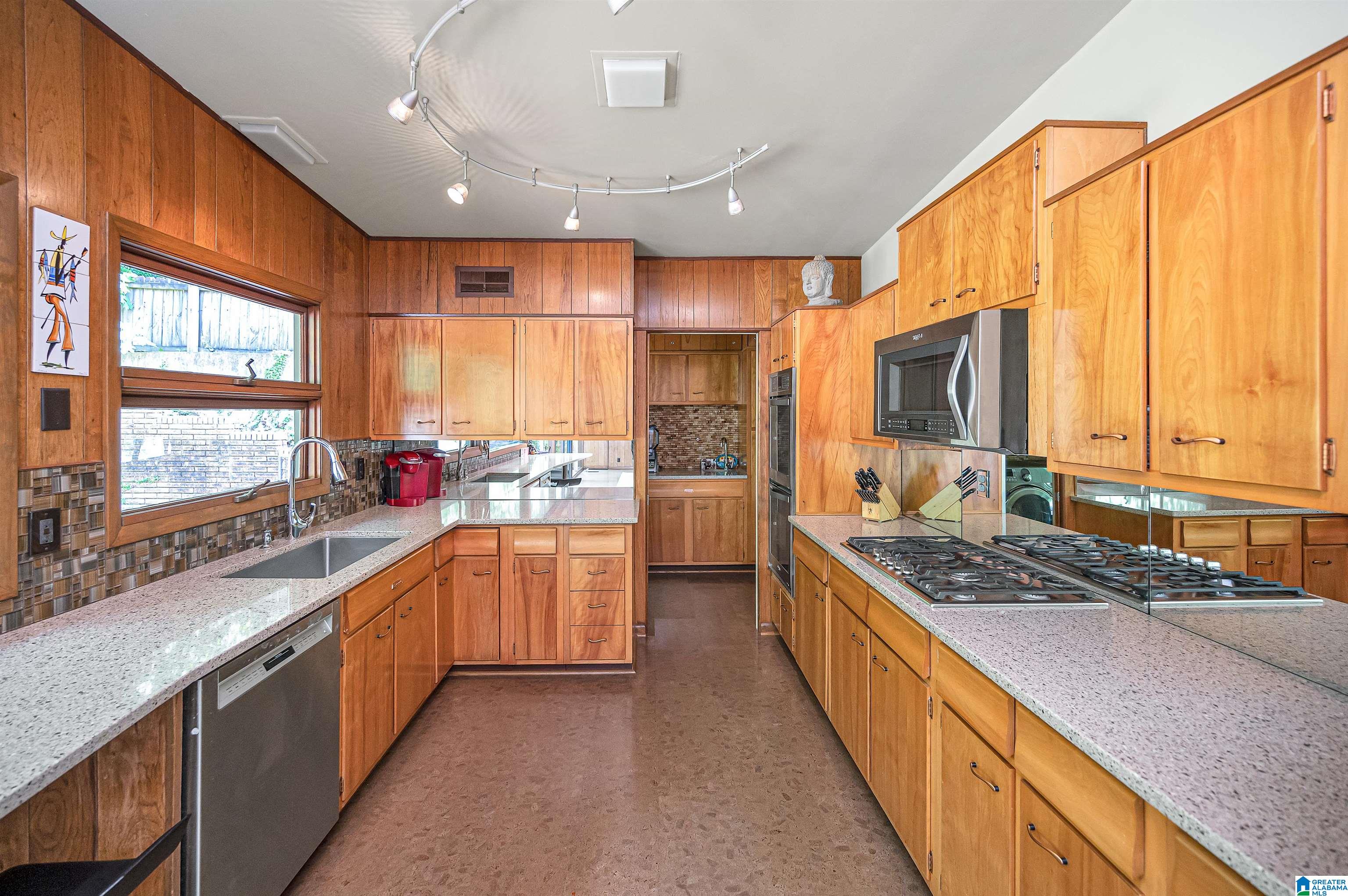 909 Rockford Road Birmingham, AL 35222 - Photo 13 of 46