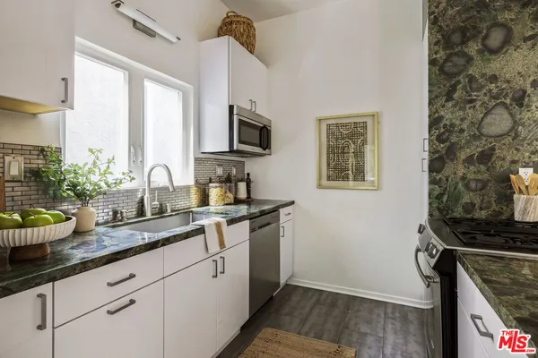 $1,395,000 | 8326 Kirkwood Drive, Los Angeles, CA 90046