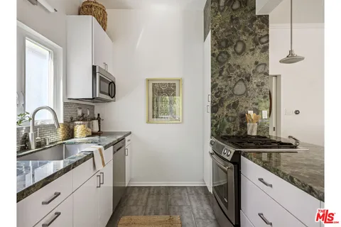 $1,395,000 | 8326 Kirkwood Drive, Los Angeles, CA 90046
