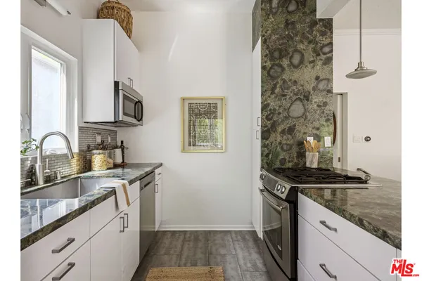 $1,395,000 | 8326 Kirkwood Drive, Los Angeles, CA 90046