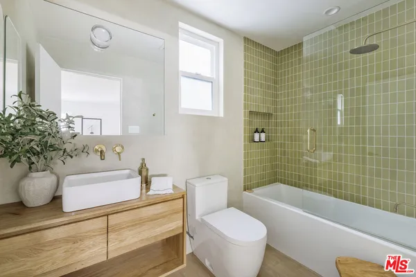 $1,395,000 | 8326 Kirkwood Drive, Los Angeles, CA 90046