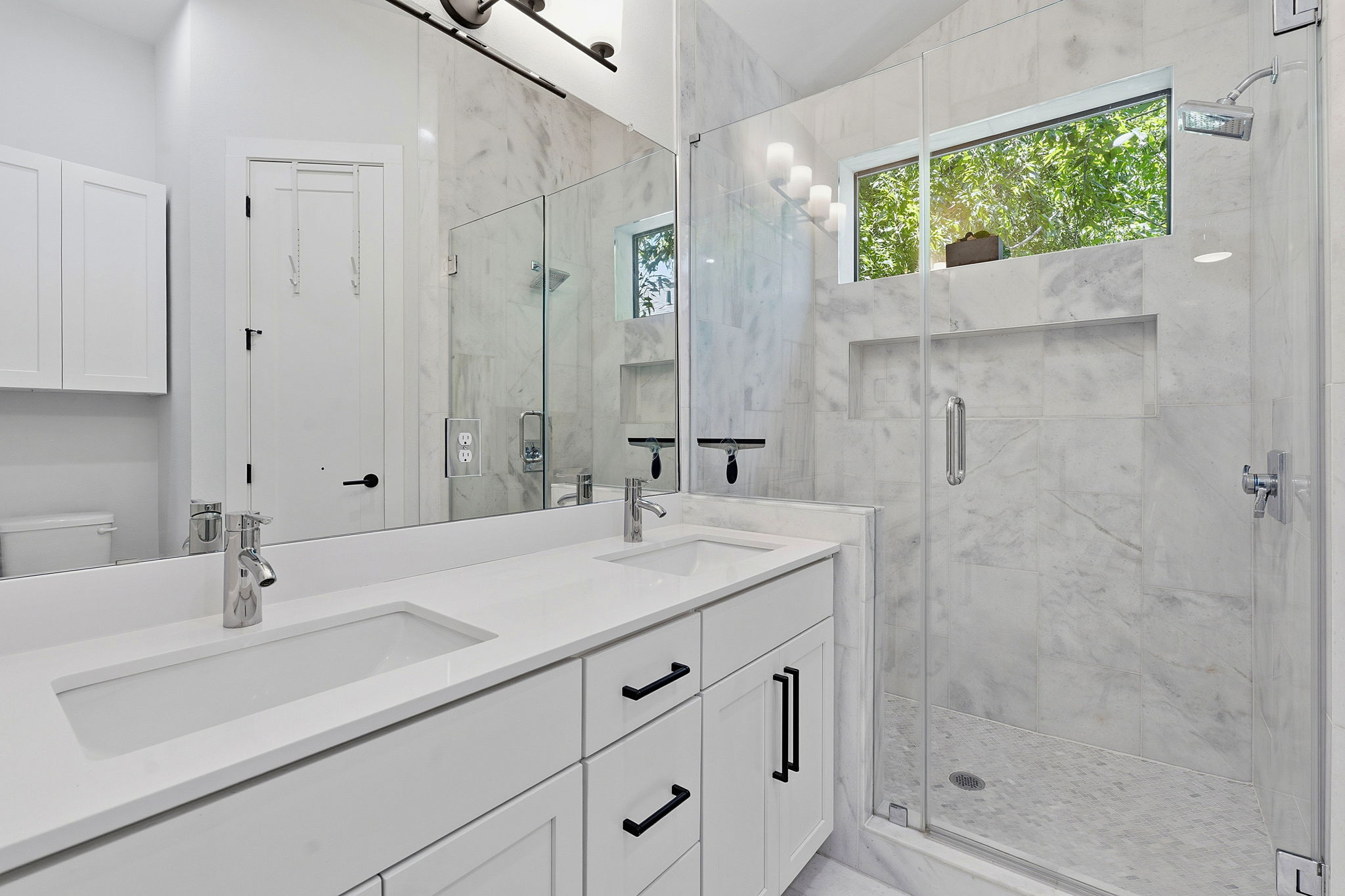 2935 Moss Street, Unit 2 Austin, TX 78722 - Photo 9 of 20 Primary Bathroom