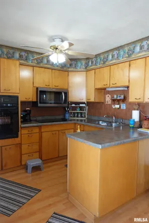 $139,000 | 667 Benard Street, Galesburg, IL 61401