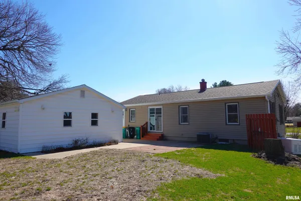 $139,000 | 667 Benard Street, Galesburg, IL 61401