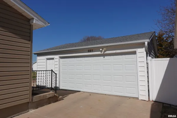 $139,000 | 667 Benard Street, Galesburg, IL 61401