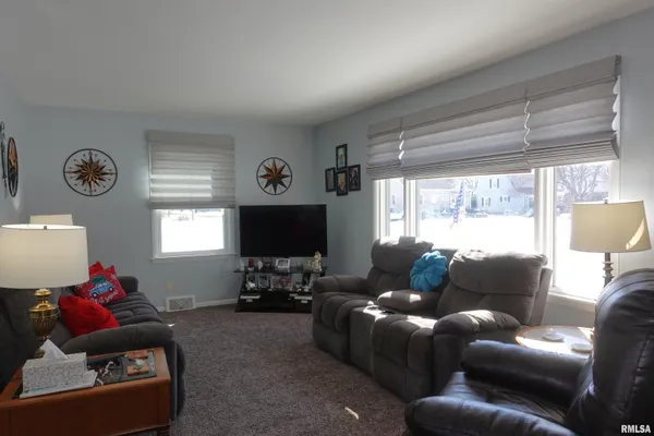 $139,000 | 667 Benard Street, Galesburg, IL 61401