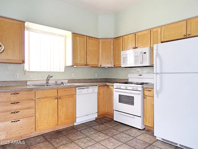 $1,095 | 427 South Clubhouse Lane, Sierra Vista, AZ 85635