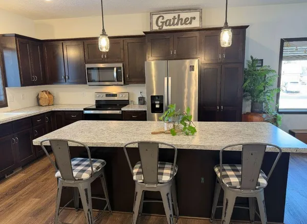 $330,000 | 801 Golden Way Northwest, Isanti, MN 55040