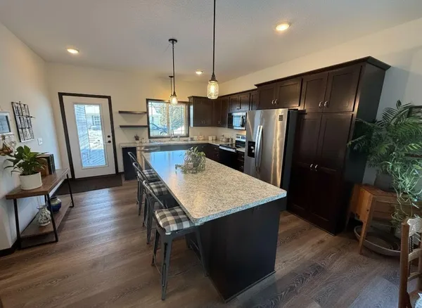 $330,000 | 801 Golden Way Northwest, Isanti, MN 55040