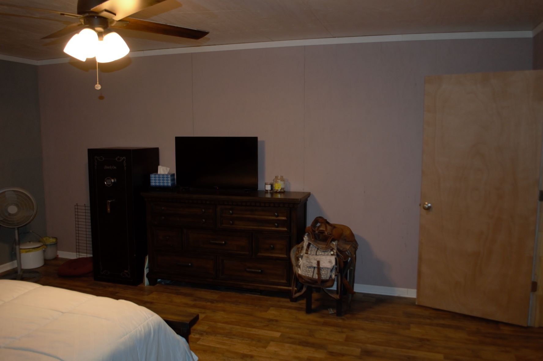 2151 Baggett Road Palmyra, TN 37142 - Photo 14 of 29 a living room with furniture and a flat screen tv