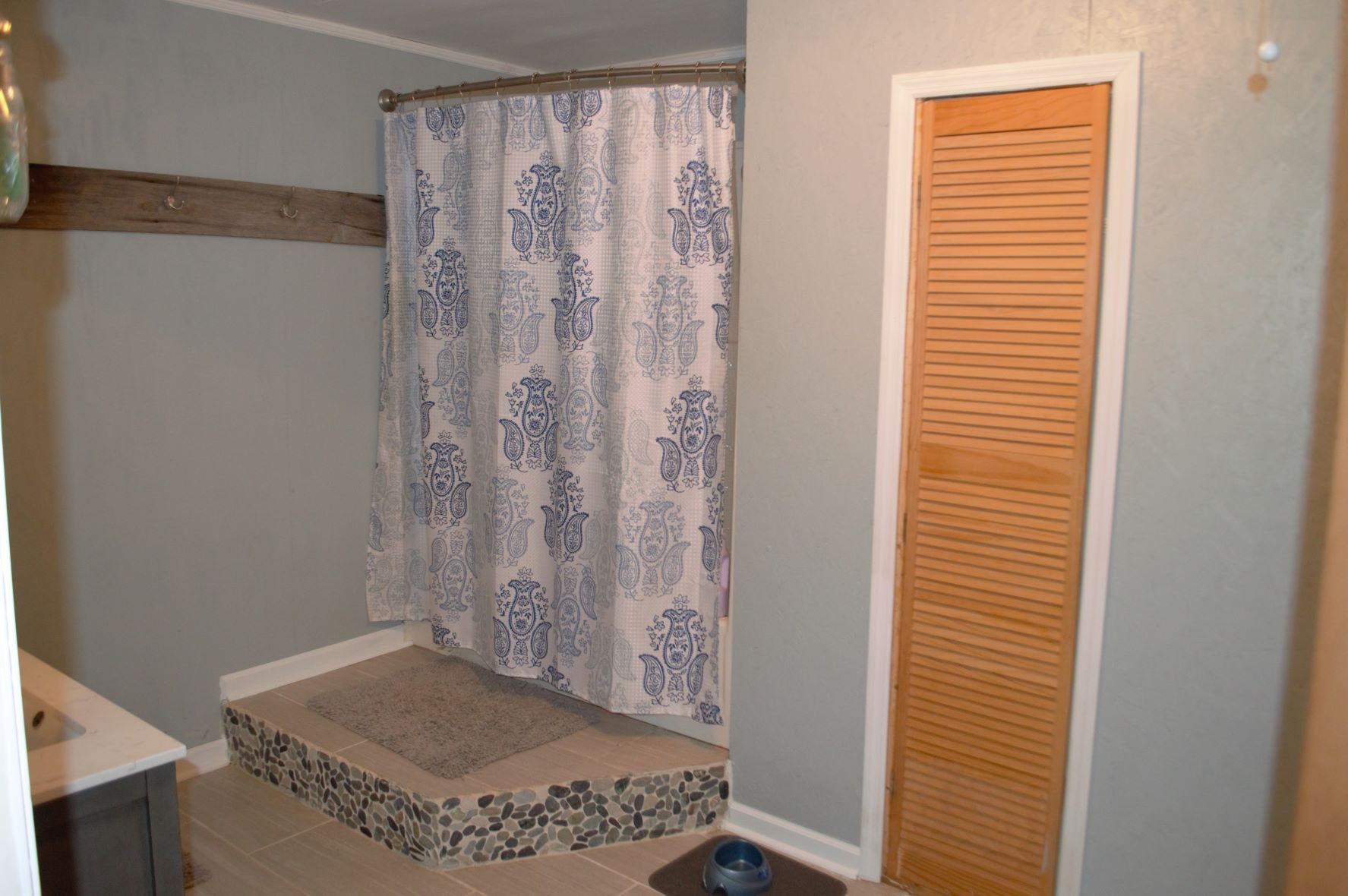 2151 Baggett Road Palmyra, TN 37142 - Photo 10 of 29 a view of a bathroom from the hallway