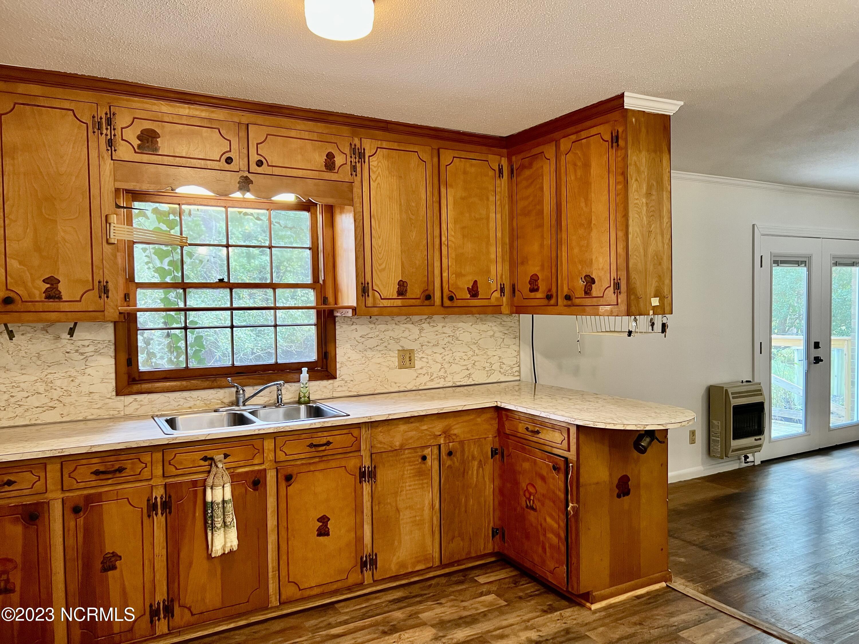 3201 Country Club Road New Bern, NC 28562 - Photo 13 of 45 Large Kitchen