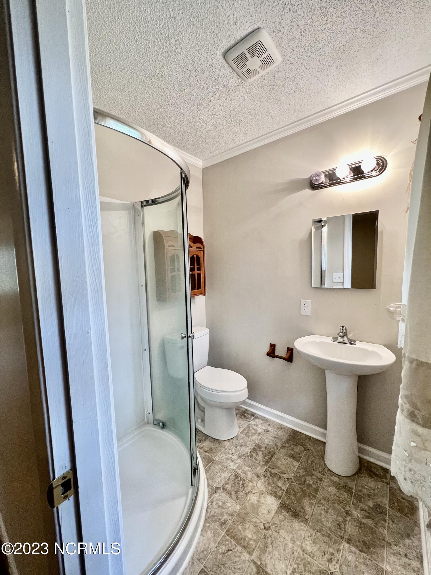 3201 Country Club Road New Bern, NC 28562 - Photo 29 of 45 Master Bath