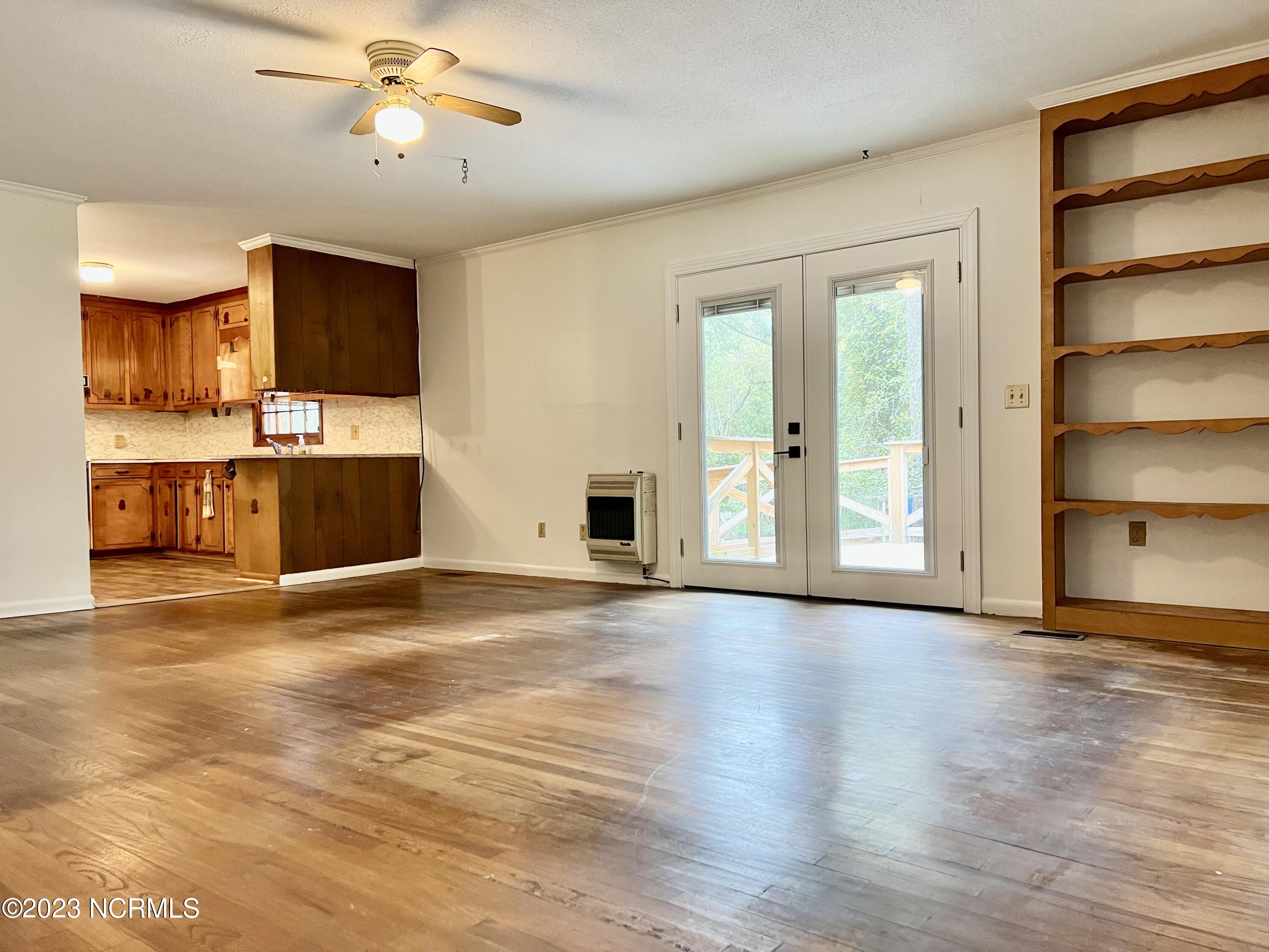 3201 Country Club Road New Bern, NC 28562 - Photo 3 of 45 Living Room Opens to Kitchen