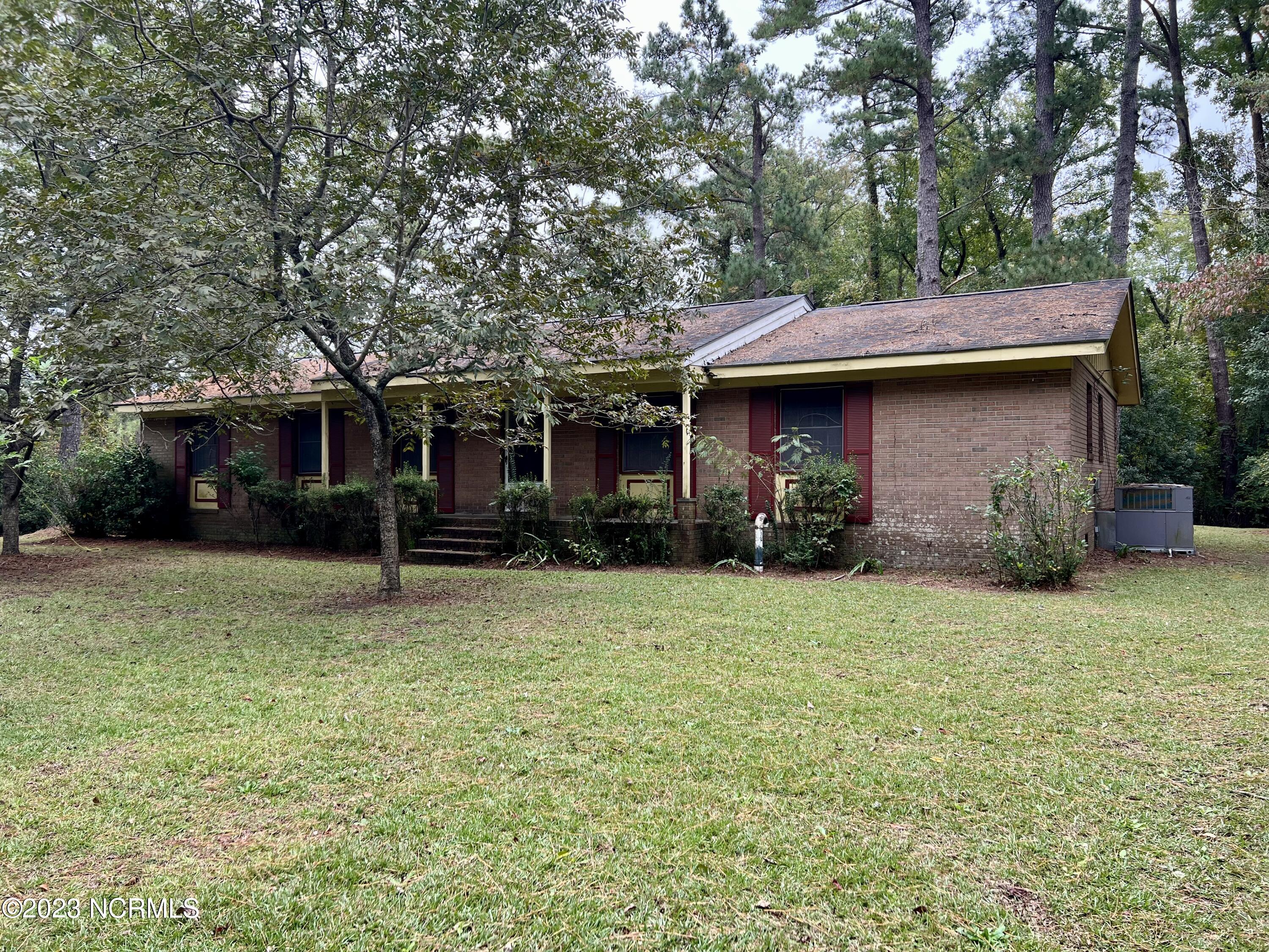 3201 Country Club Road New Bern, NC 28562 - Photo 45 of 45 This Brick Ranch is waiting for you!