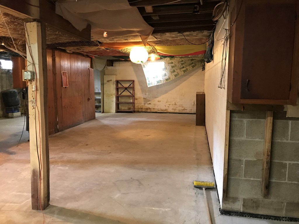 213 Stone Road Franklin, PA 16323 - Photo 20 of 28 a view of an empty room