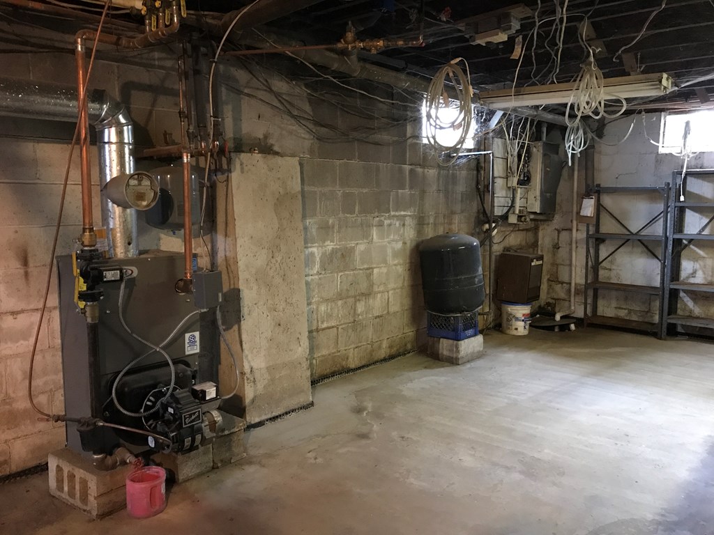 213 Stone Road Franklin, PA 16323 - Photo 22 of 28 a view of a room with gym equipment