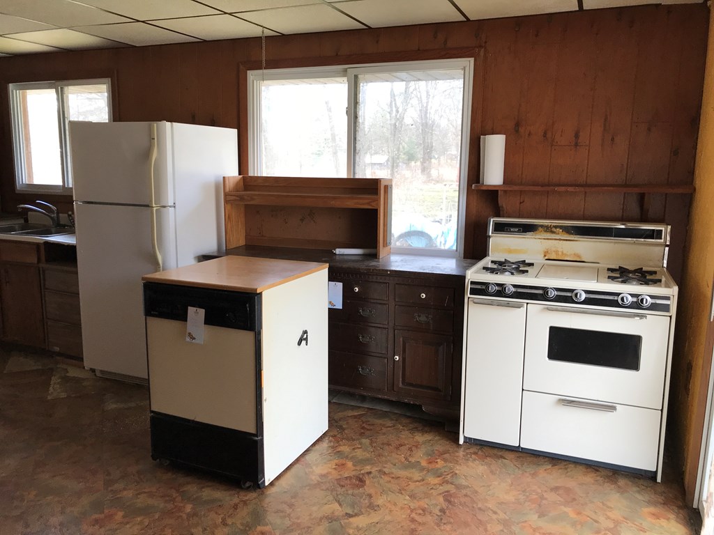 213 Stone Road Franklin, PA 16323 - Photo 10 of 28 a kitchen with a stove top oven and refrigerator