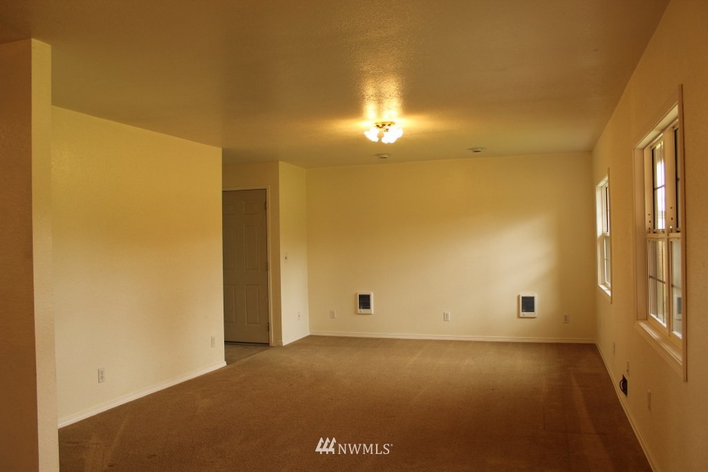 9141 178th Avenue Southwest Rochester, WA 98579 - Photo 4 of 25