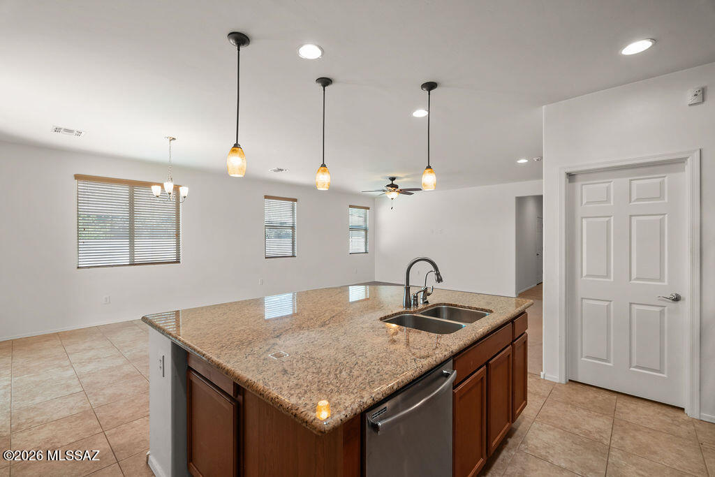 72 East Forrest Feezor Street Vail, AZ 85641 - Photo 11 of 41
