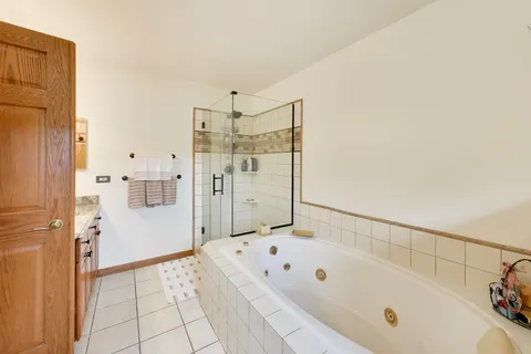 $550,000 | 435 Oak Grove Circle, Wauconda, IL 60084