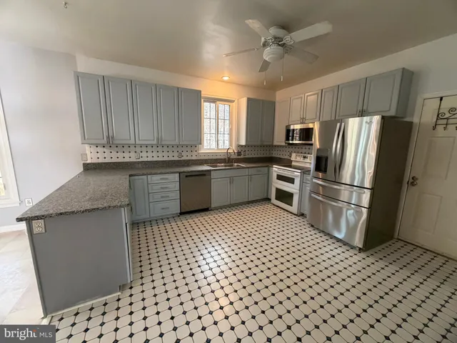 $530,000 | 33 Brookstone Drive, Fredericksburg, VA 22405