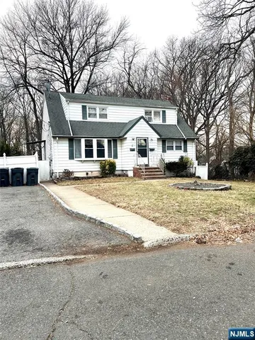 $819,000 | 2 Van Valkenburgh Avenue, Bergenfield, NJ 07621