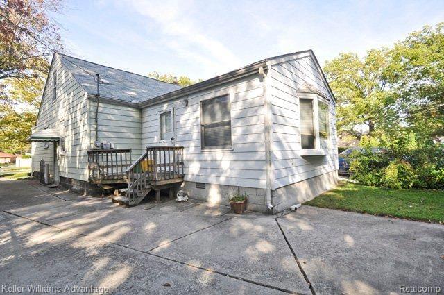 2155 East Eight Mile Road Grosse Pointe, MI 48236 - Photo 23 of 25 25-BackOfHouse.JPG