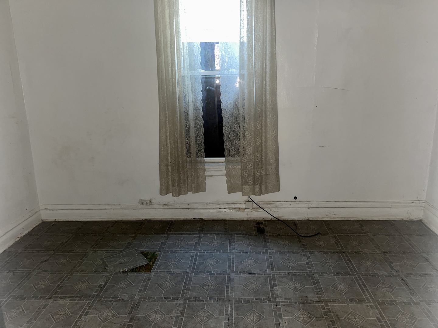 7017 South Wood Street Chicago, IL 60636 - Photo 12 of 25 a view of a bathroom with sink