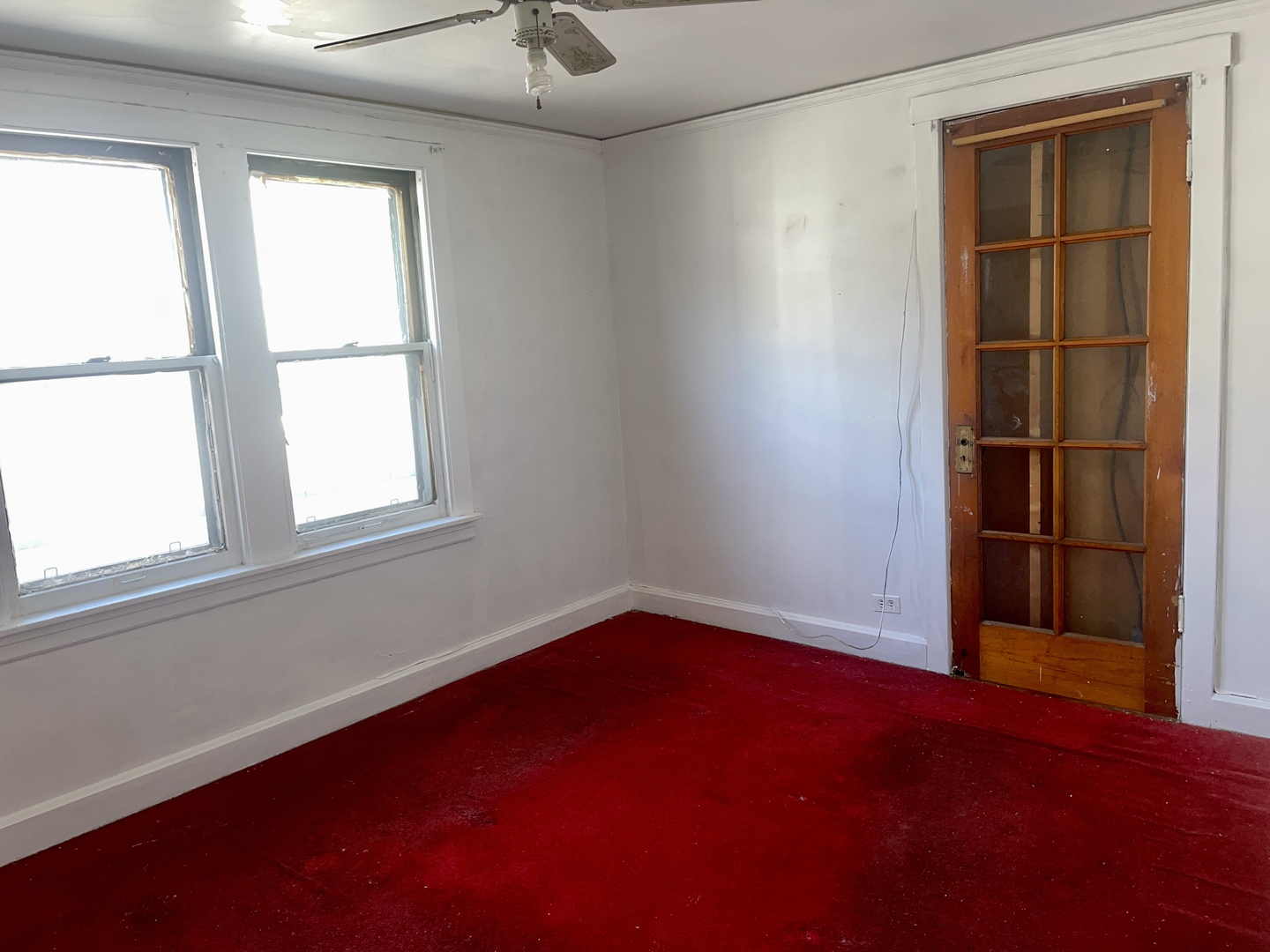 7017 South Wood Street Chicago, IL 60636 - Photo 17 of 25 an empty room with a window