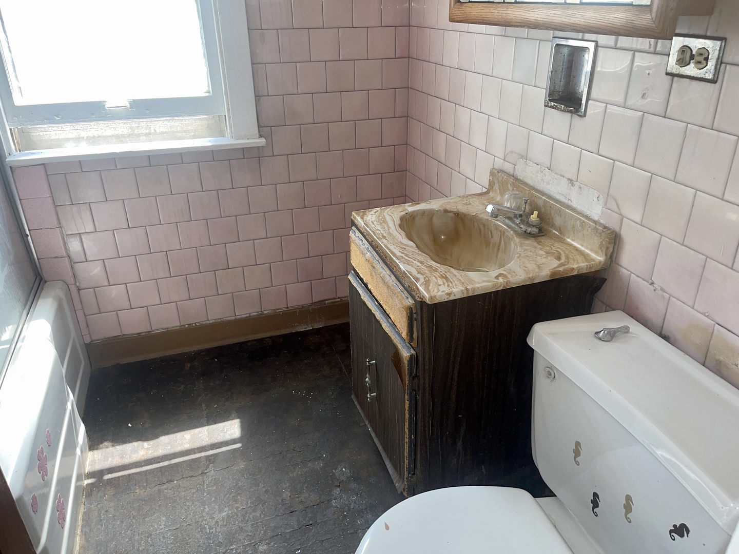 7017 South Wood Street Chicago, IL 60636 - Photo 18 of 25 a bathroom with a sink a toilet and shower