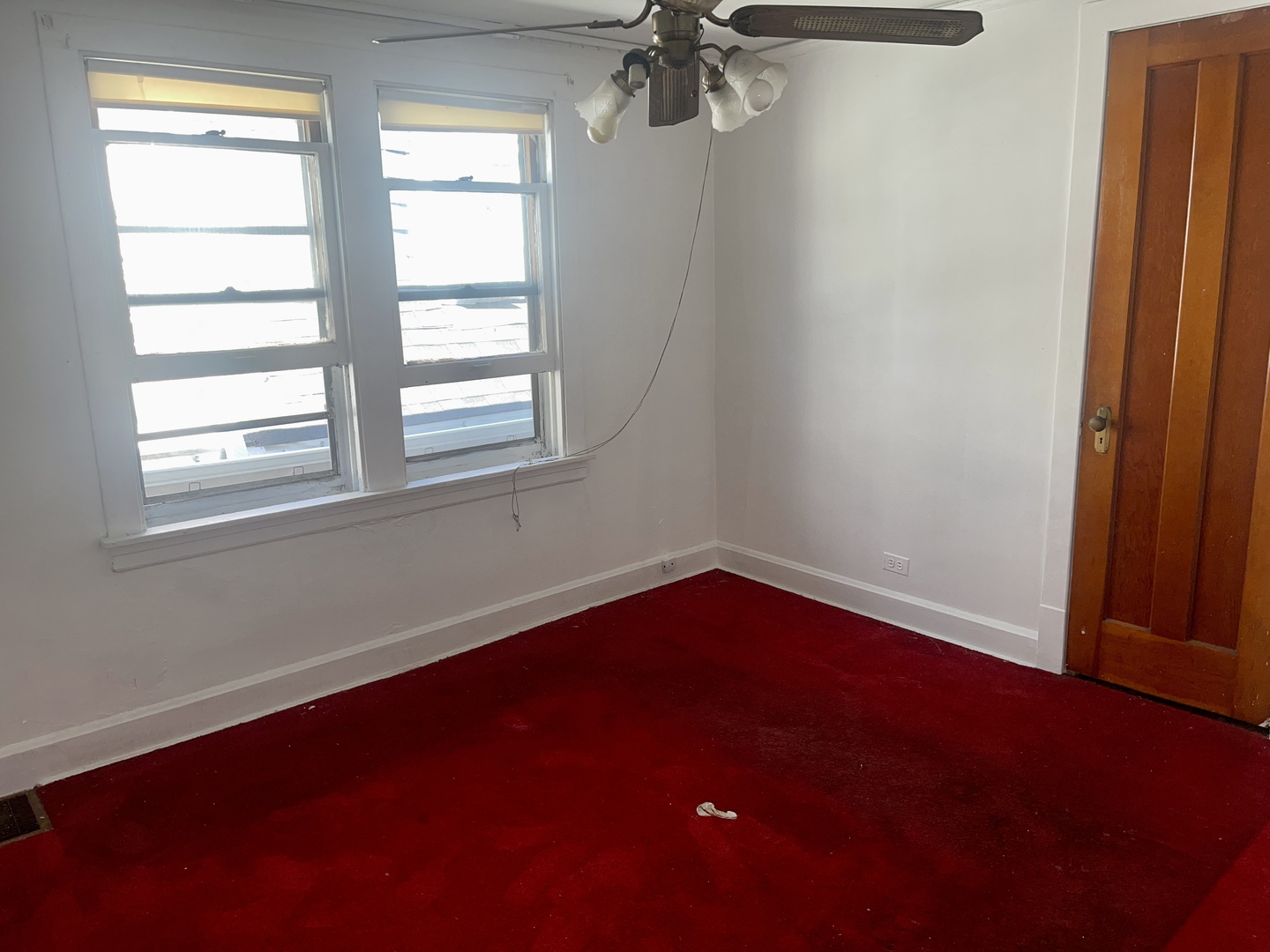 7017 South Wood Street Chicago, IL 60636 - Photo 22 of 25 an empty room with a window