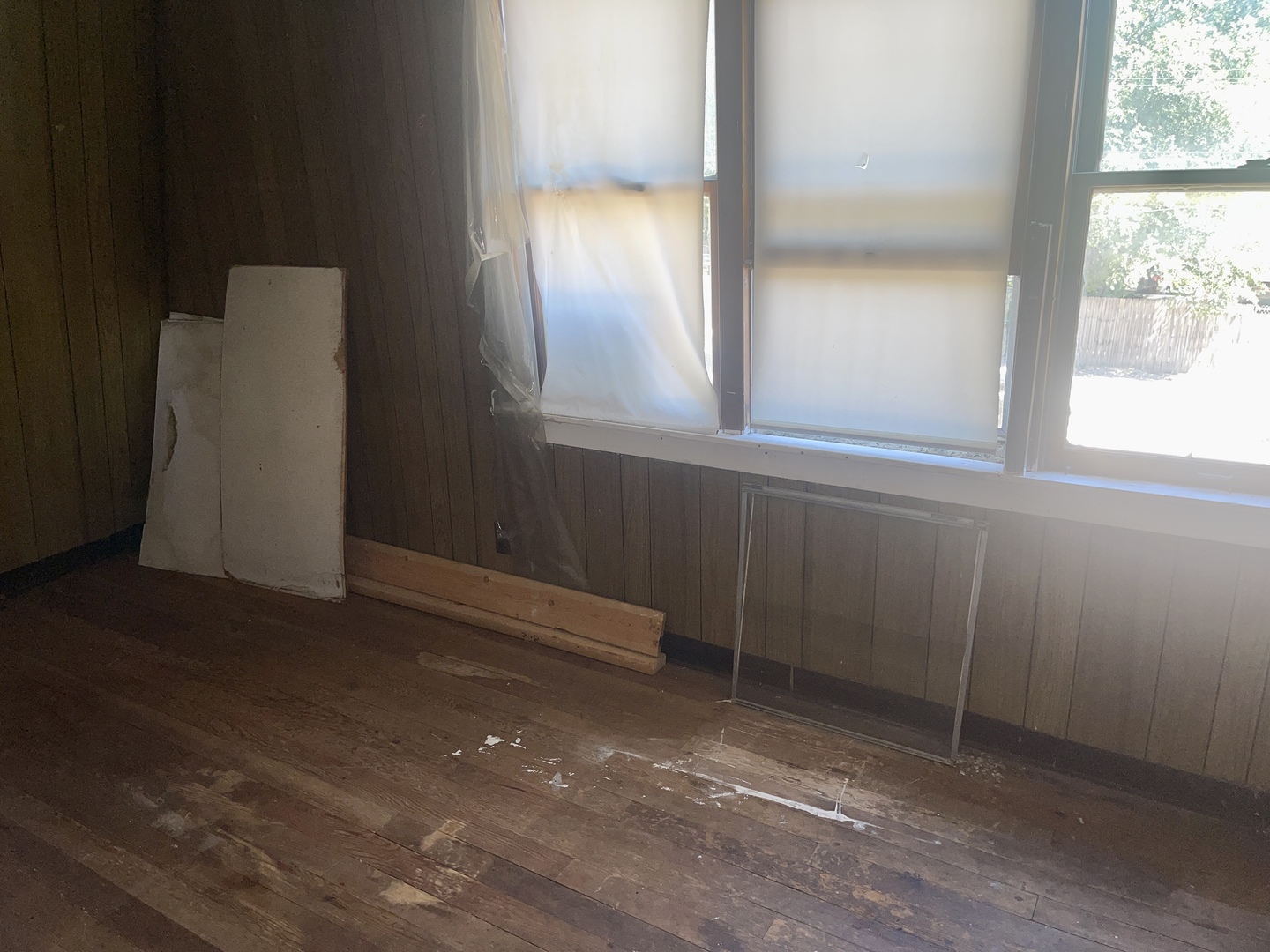 7017 South Wood Street Chicago, IL 60636 - Photo 23 of 25 a view of an empty room with a window