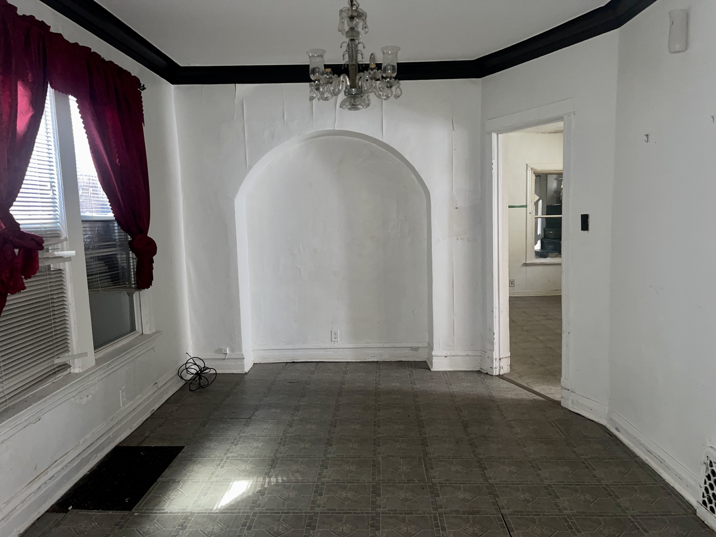 7017 South Wood Street Chicago, IL 60636 - Photo 3 of 25 a view of empty room with ceiling fan