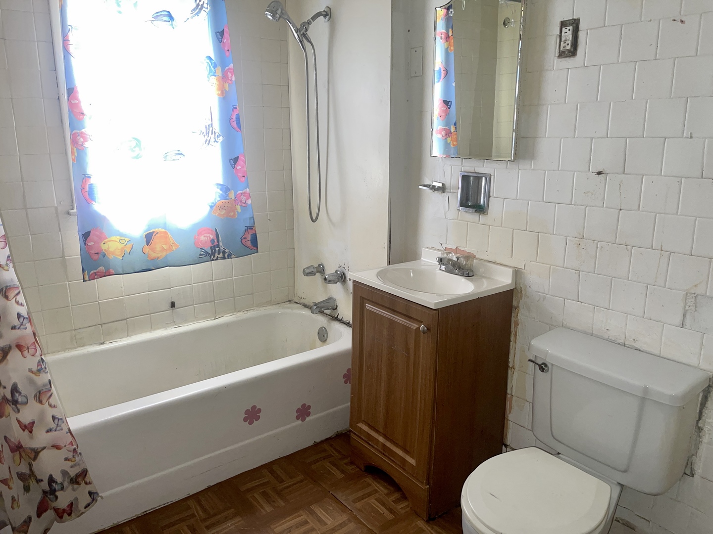 7017 South Wood Street Chicago, IL 60636 - Photo 7 of 25 a bathroom with a sink a toilet and bathtub