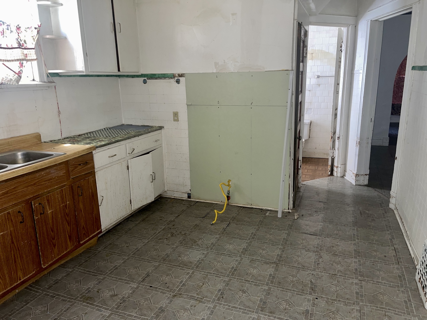 7017 South Wood Street Chicago, IL 60636 - Photo 10 of 25 a room with a sink and cabinets