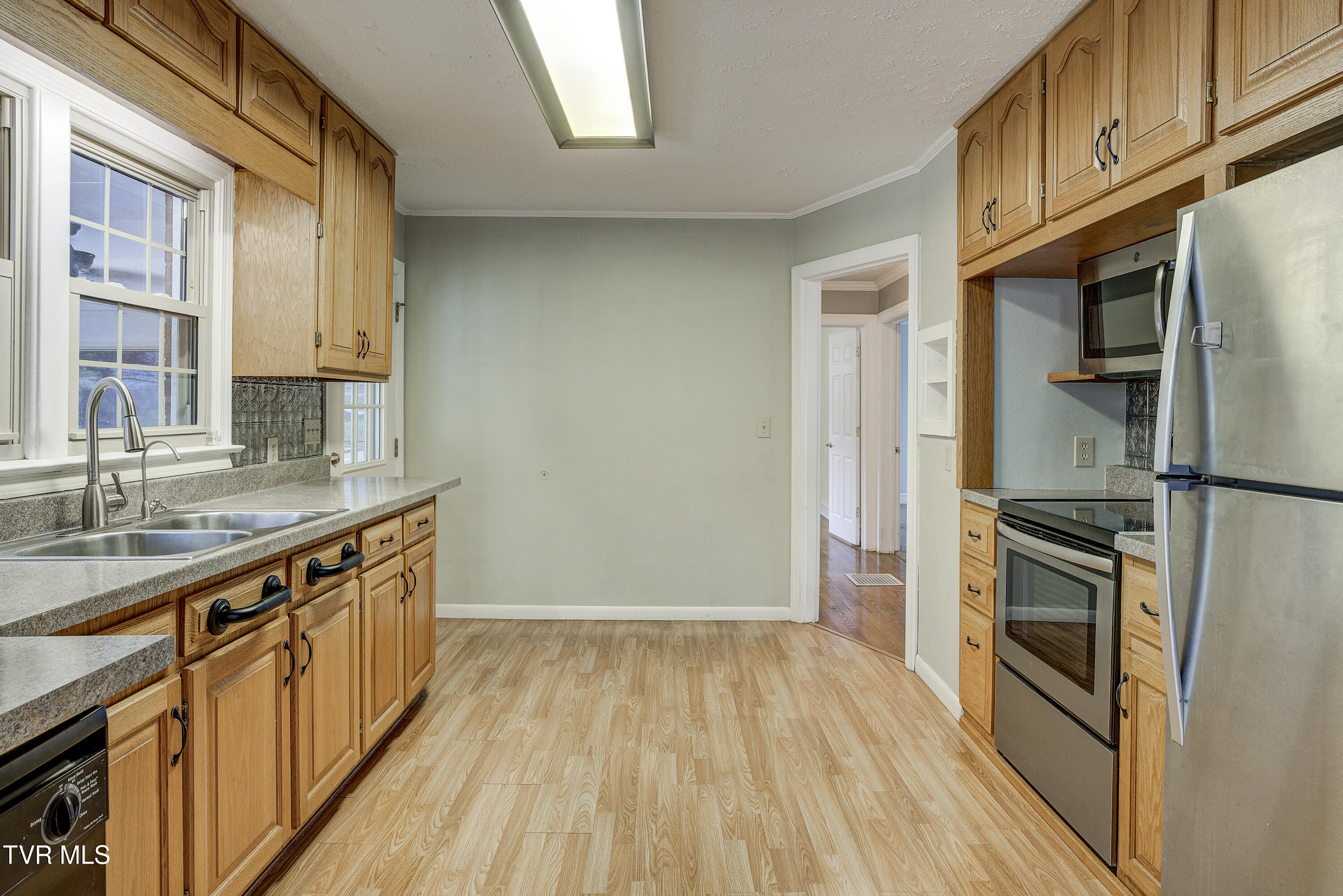 1208 Robinhood Road Greeneville, TN 37745 - Photo 17 of 60 Robinhood-INTERIOR-11