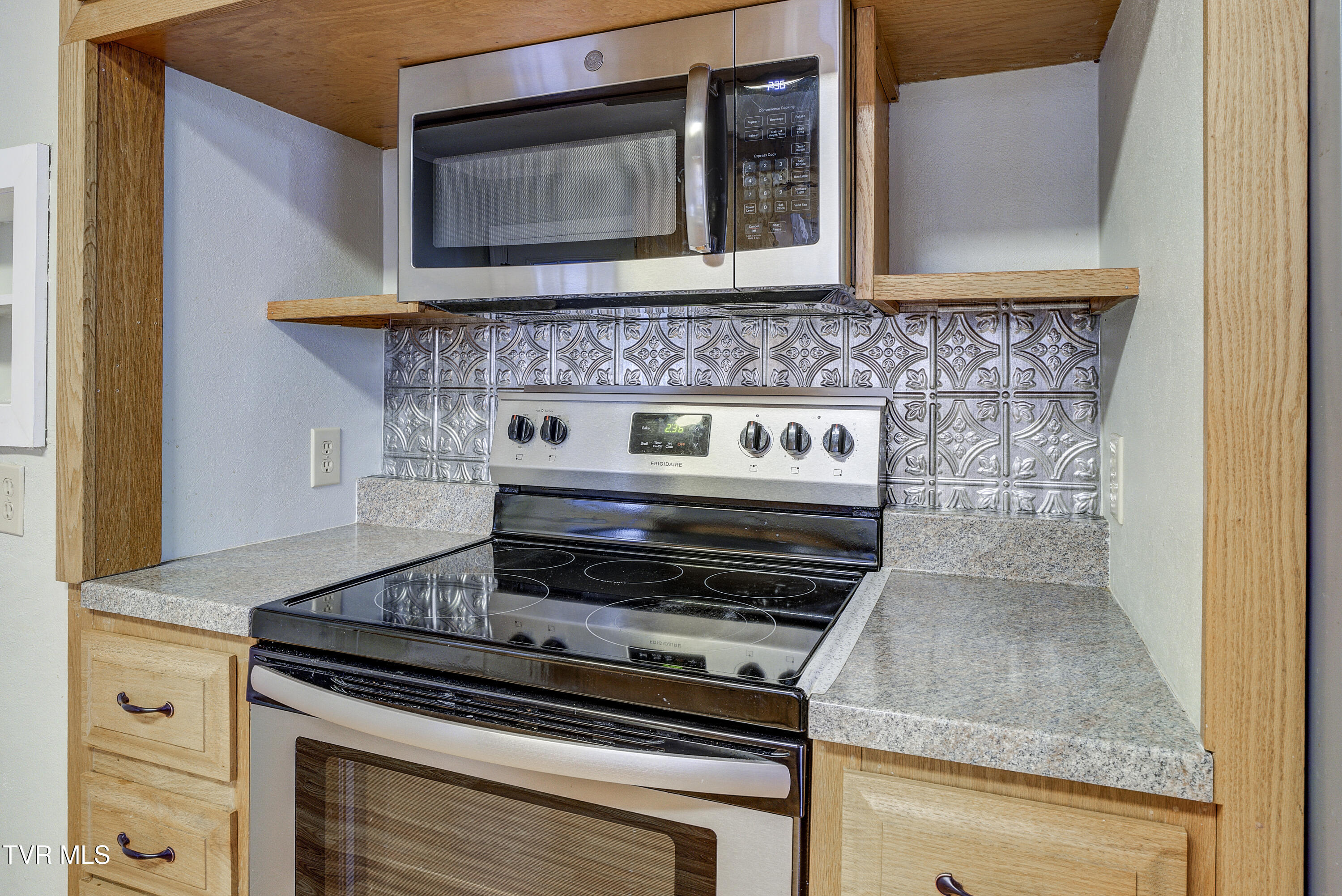 1208 Robinhood Road Greeneville, TN 37745 - Photo 18 of 60 Robinhood-INTERIOR-12