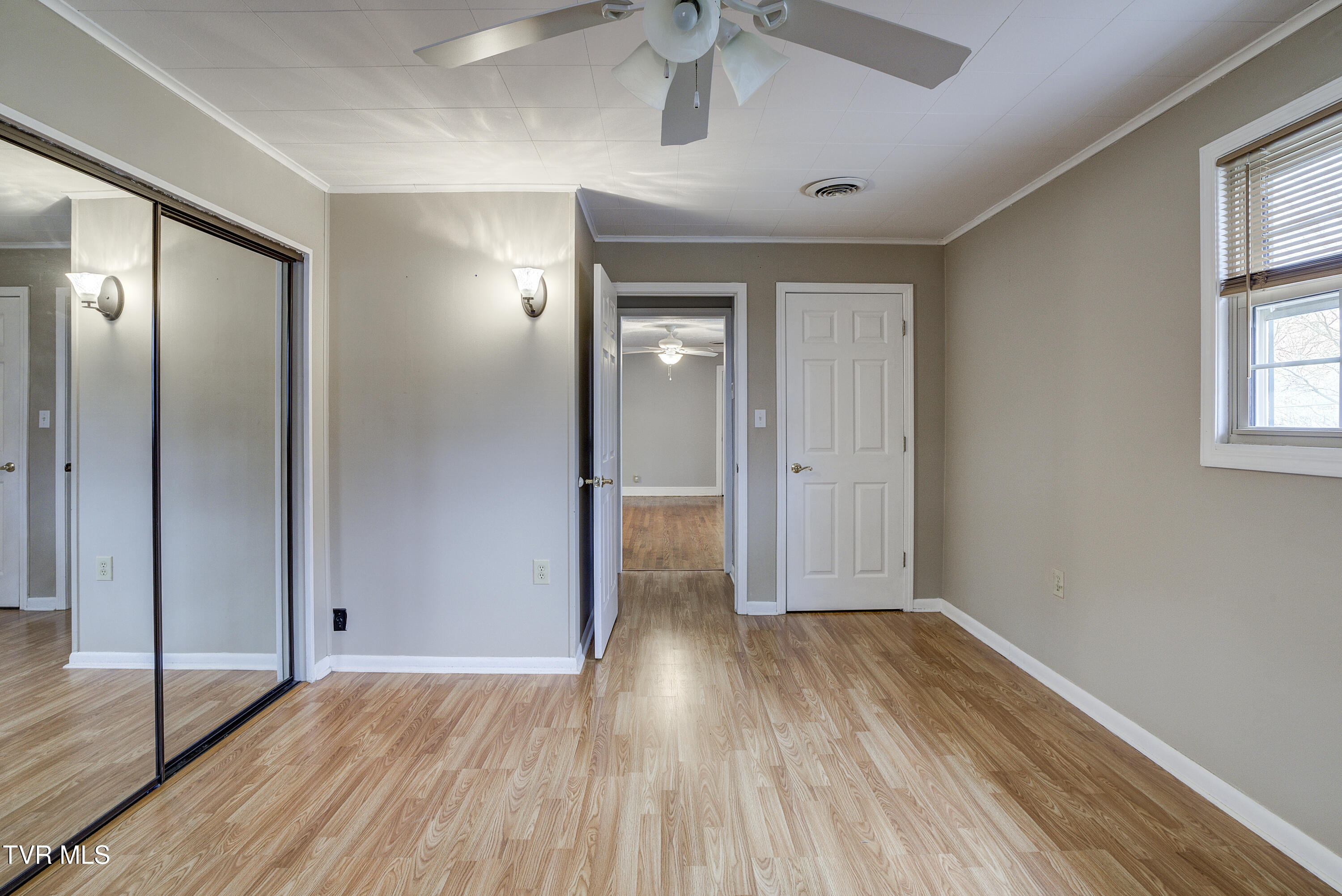 1208 Robinhood Road Greeneville, TN 37745 - Photo 26 of 60 Robinhood-INTERIOR-27