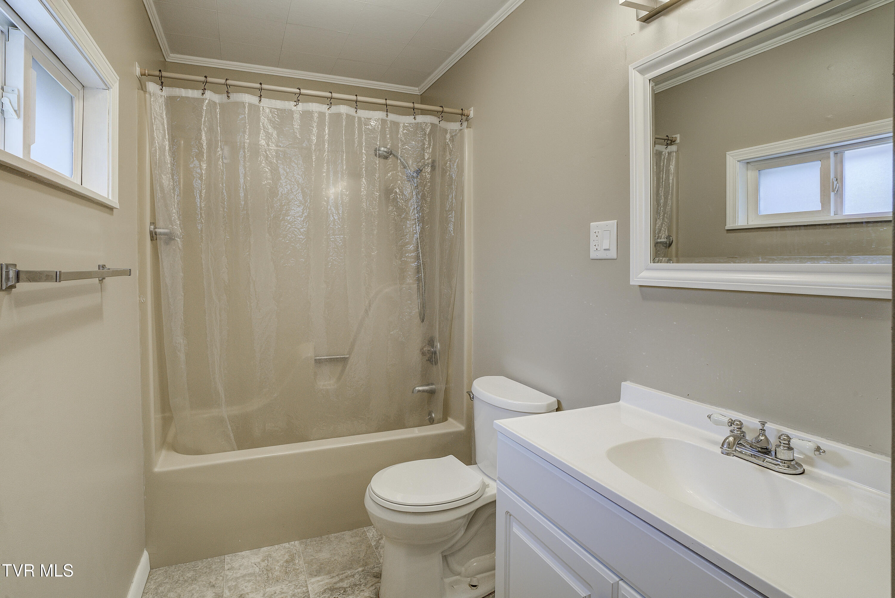 1208 Robinhood Road Greeneville, TN 37745 - Photo 28 of 60 Robinhood-INTERIOR-24