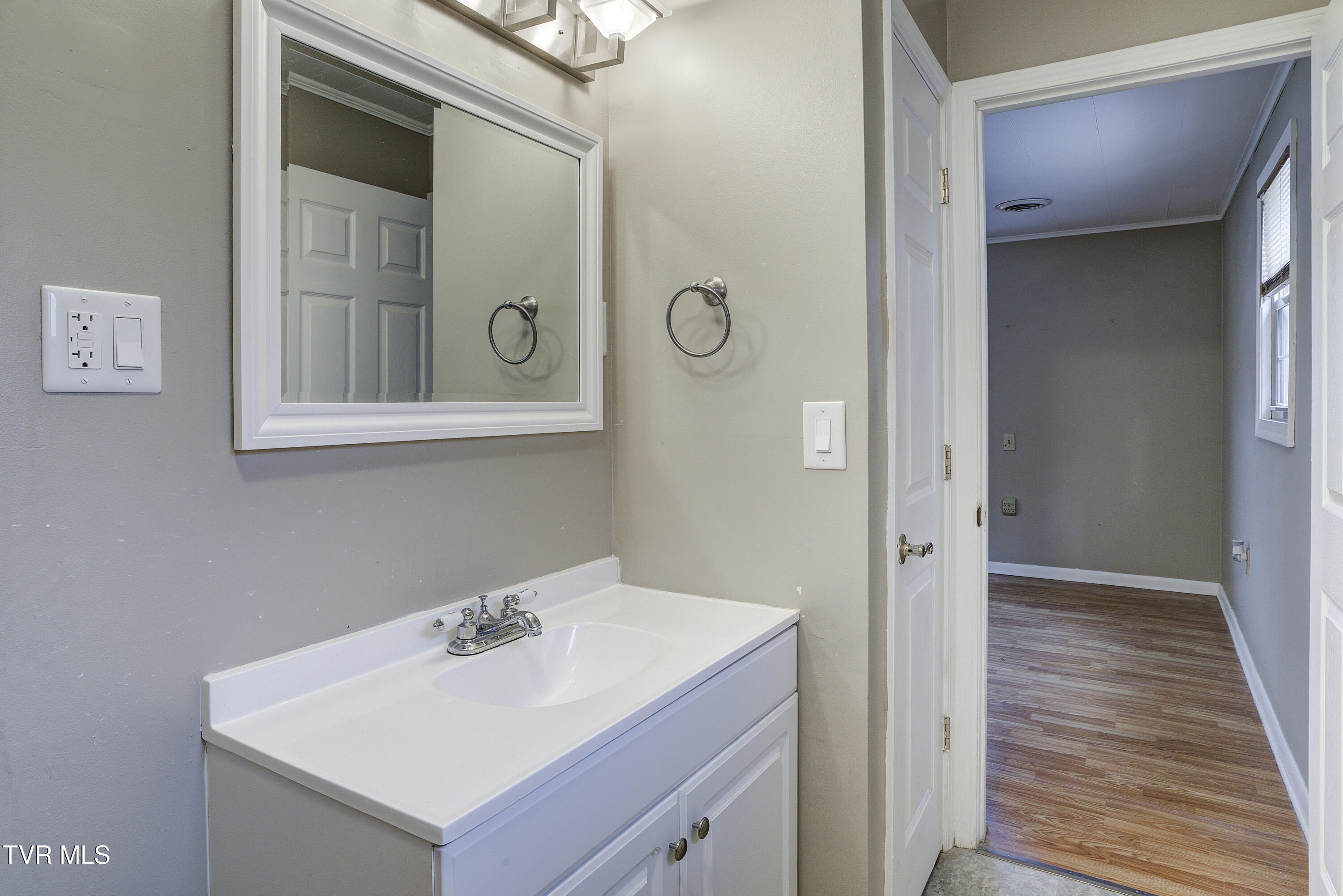 1208 Robinhood Road Greeneville, TN 37745 - Photo 29 of 60 Robinhood-INTERIOR-26