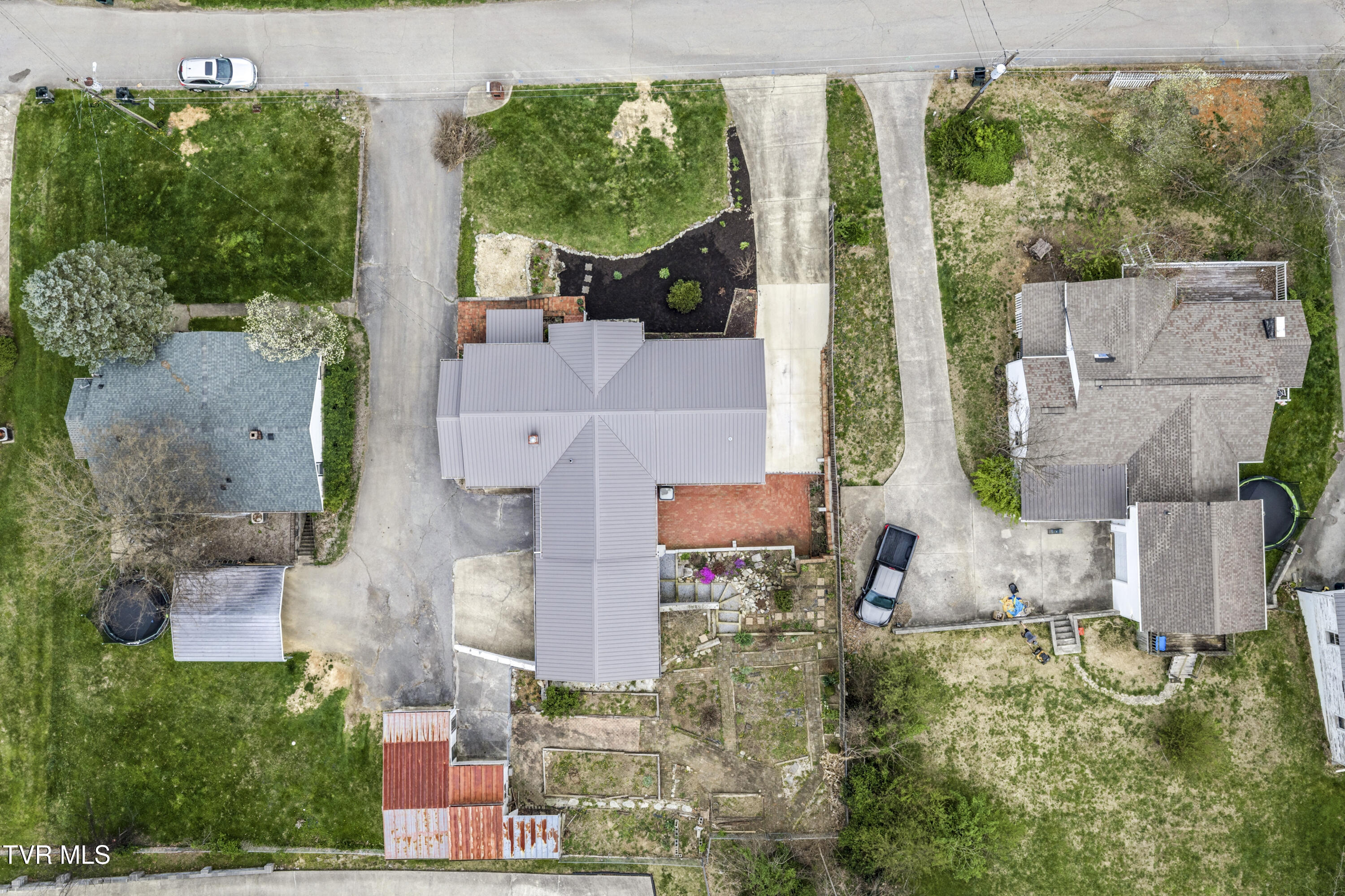 1208 Robinhood Road Greeneville, TN 37745 - Photo 4 of 60 RobinHood-Exteriors-aerials-30