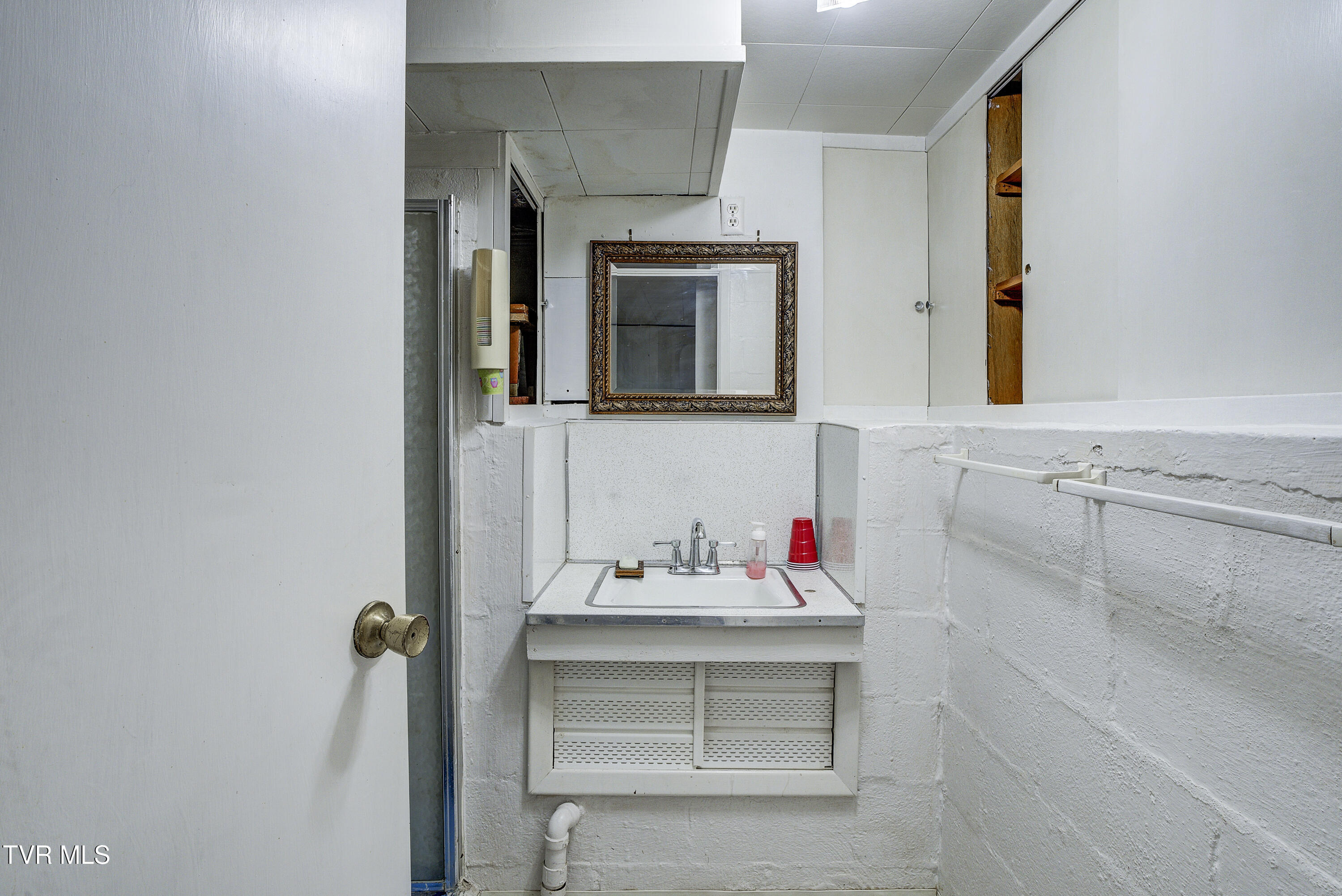 1208 Robinhood Road Greeneville, TN 37745 - Photo 44 of 60 Robinhood-INTERIOR-35