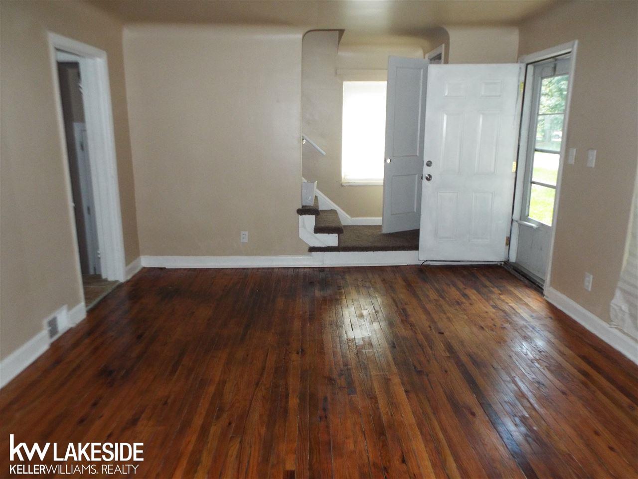 20782 Doepfer Road Warren, MI 48091 - Photo 13 of 16 20782 Living Rm
