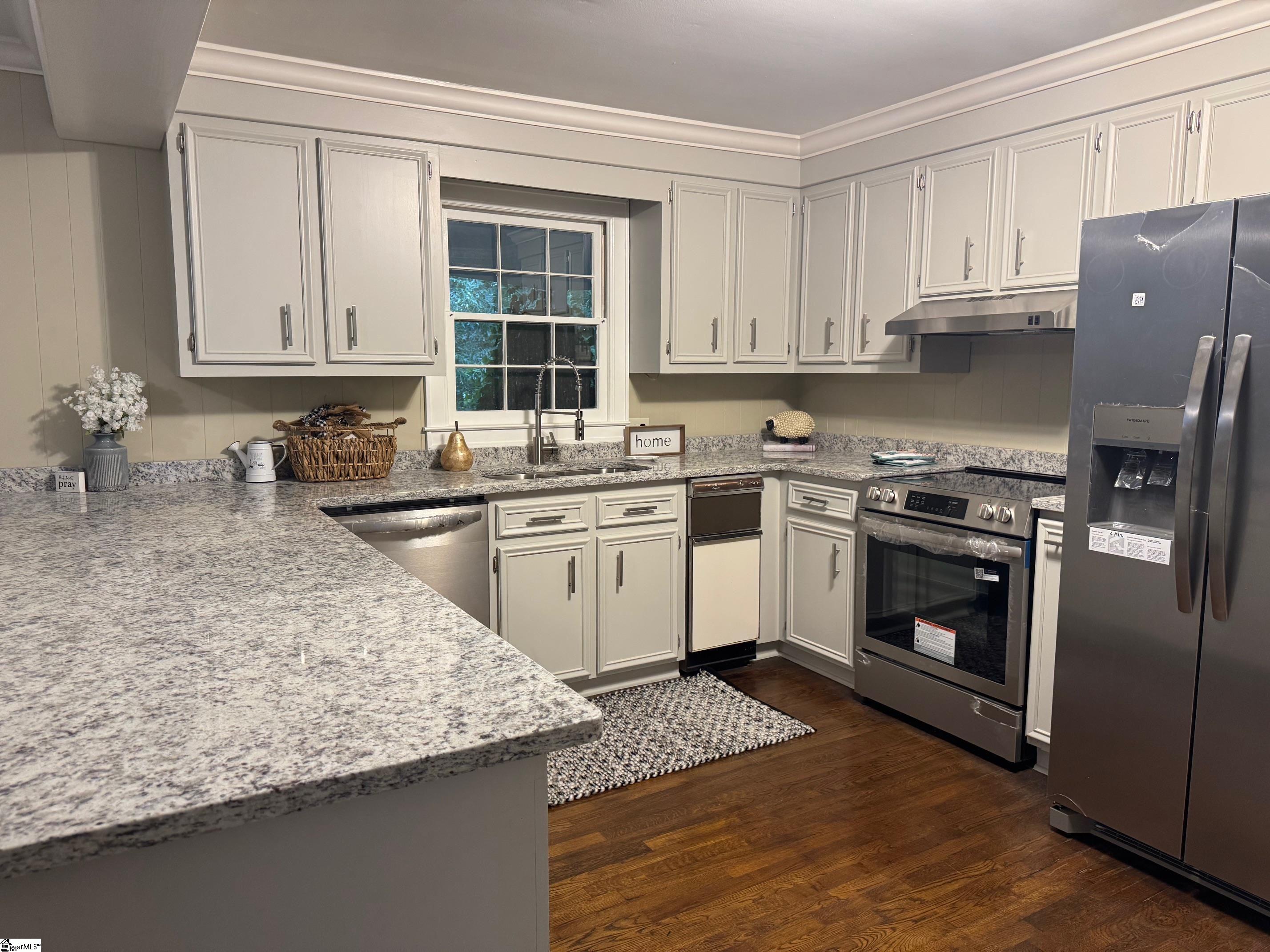 21 Kensington Road Greenville, SC 29617 - Photo 1 of 40