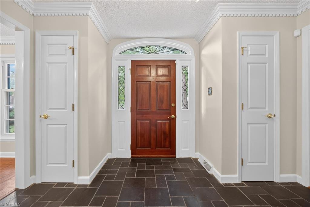 3803 Oakcliffe Road Greensboro, NC 27406 - Photo 8 of 48 Entry