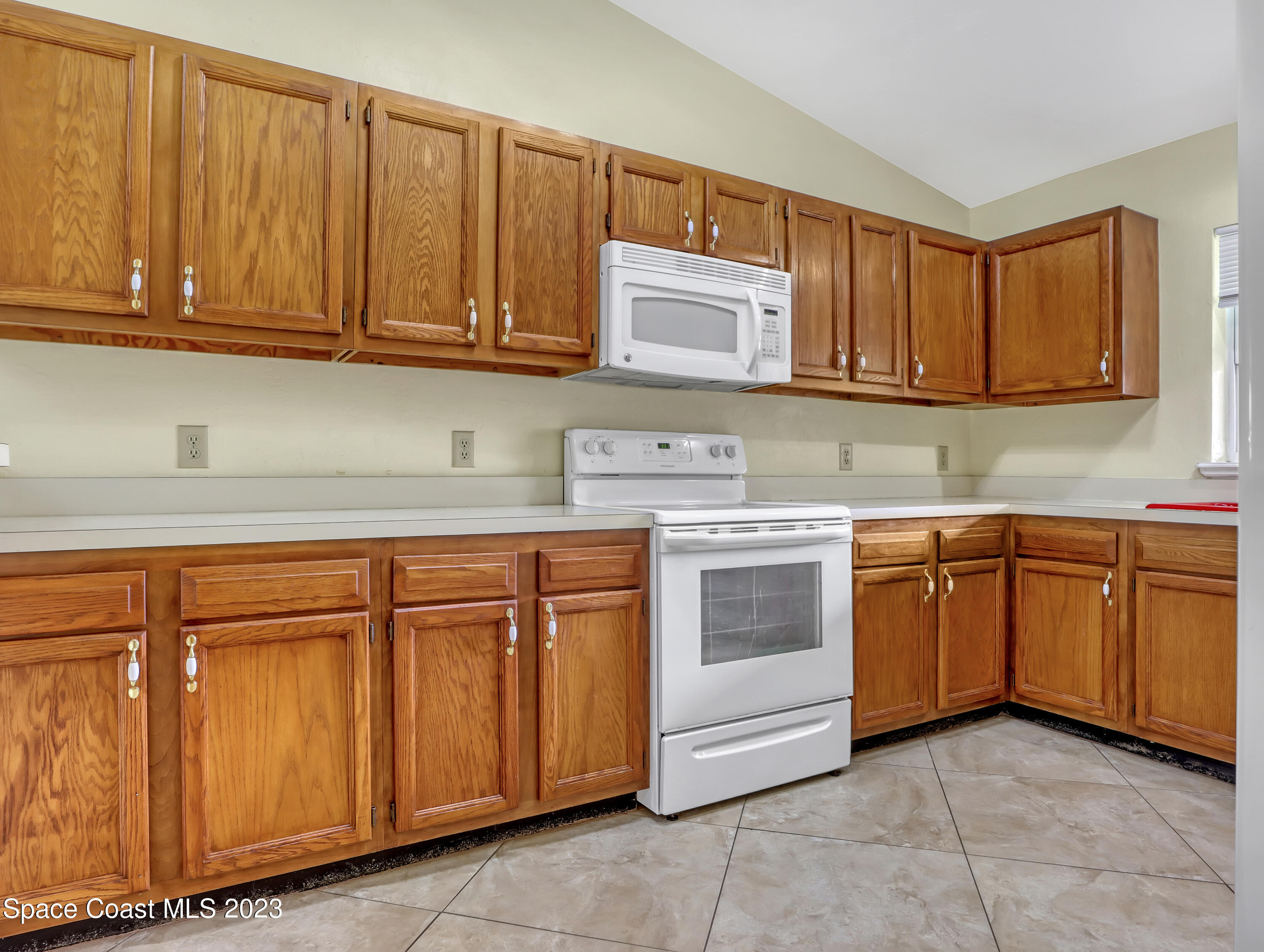 204 Ocean View Lane Indialantic, FL 32903 - Photo 6 of 30 204 Ocean View (16)